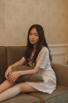 男生帮女生内裤亲吻的视频